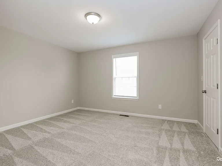 2104 Madison Ct — Photo 8