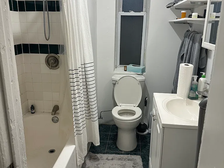 1452 N Greenview Ave #GF — Photo 9