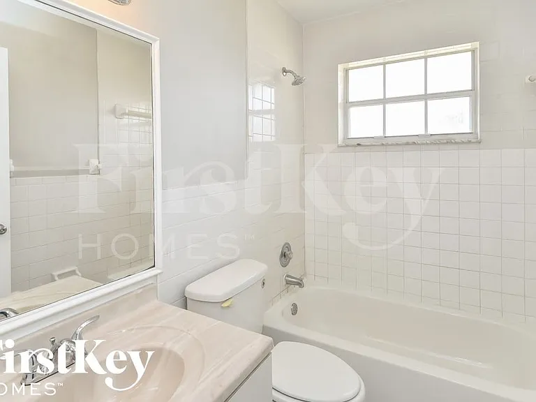 1204 NW 5th St — Photo 11