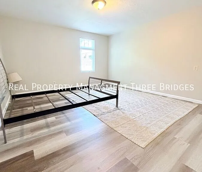 9024 Forest Ave — Photo 3