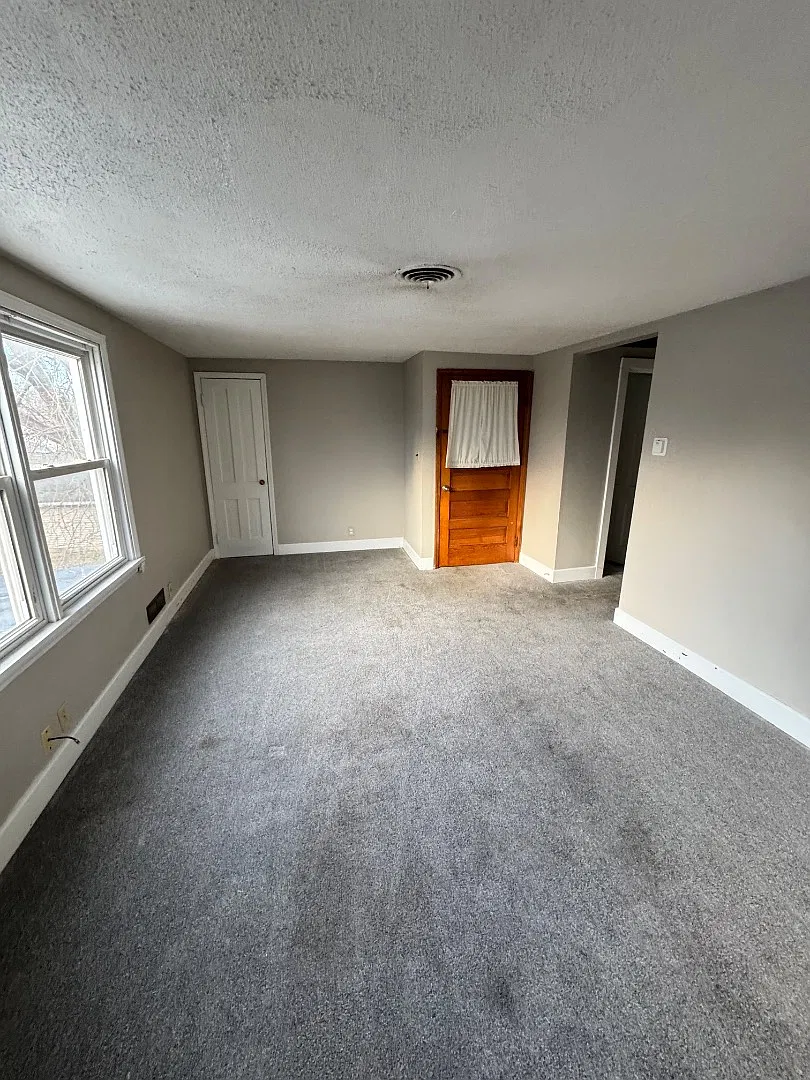585 Prospect St - 585 1/2 — Photo 3