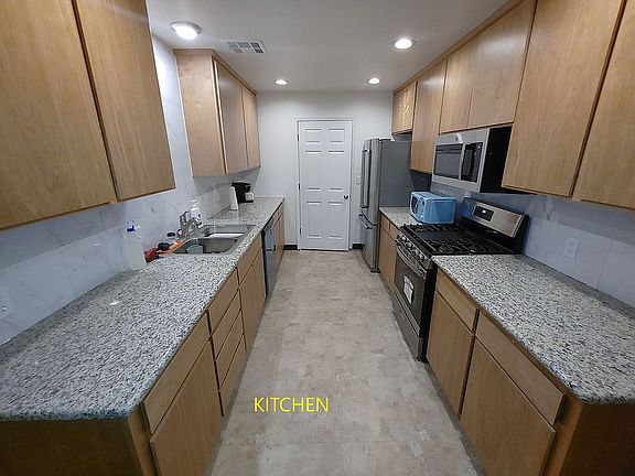 4th image of 713 S Encina St