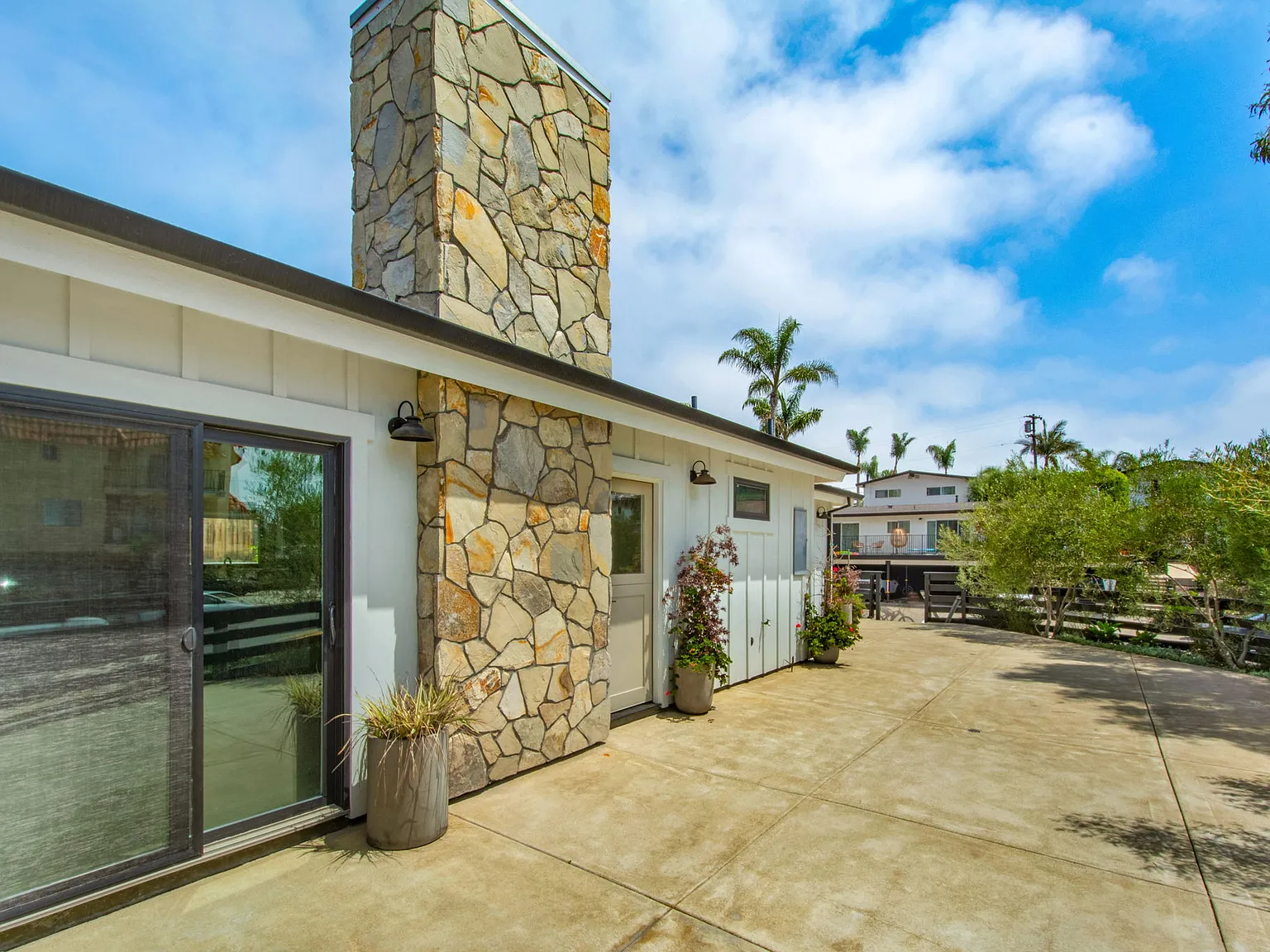 2 bed, 1155 sqft, $5,000 — Photo 2