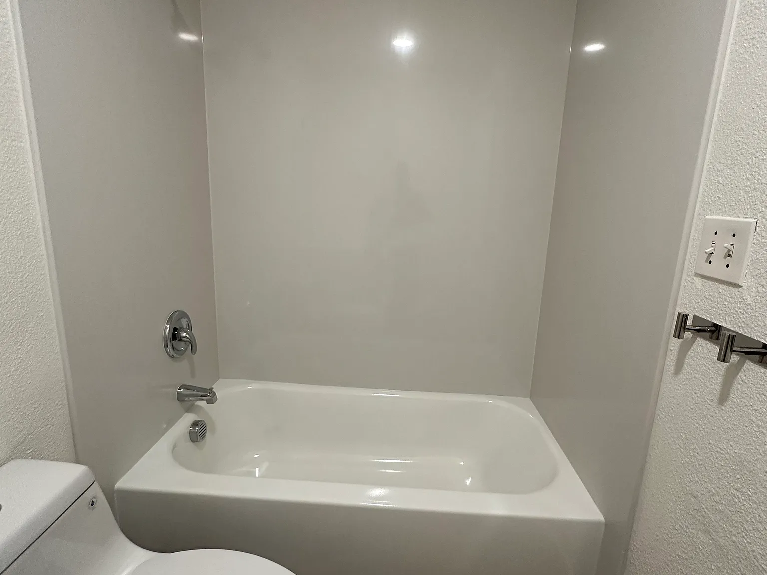 2 bed, 850 sqft, $1,950 — Photo 2