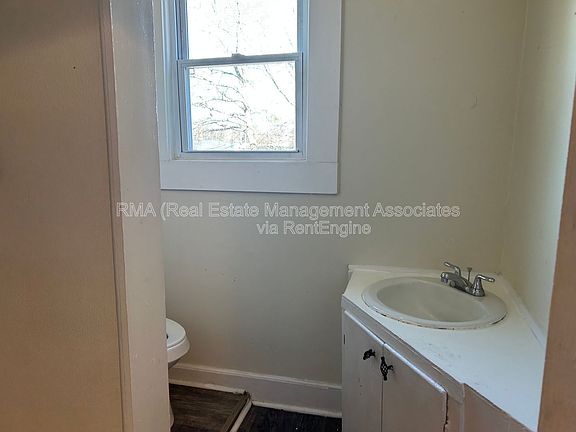 4th image of 631 W Poplar St #D