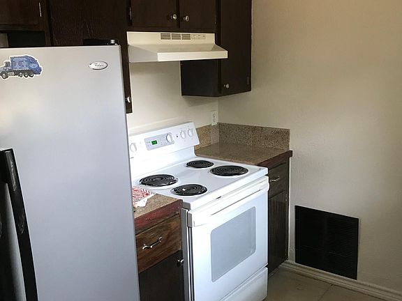 2nd image of 829 Bullock St