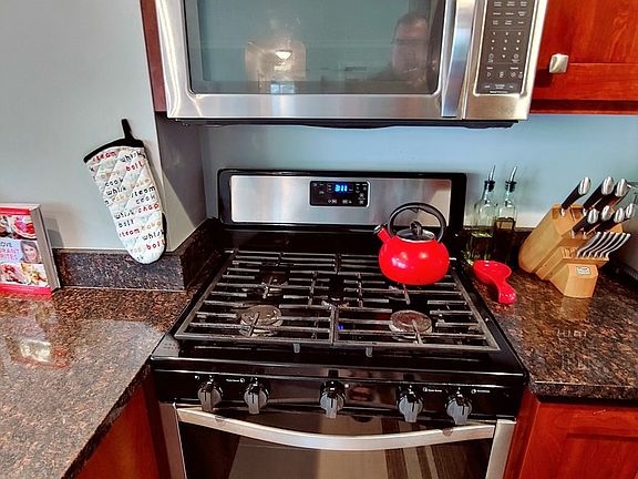 5th image of 7241 N Claremont Ave #4A