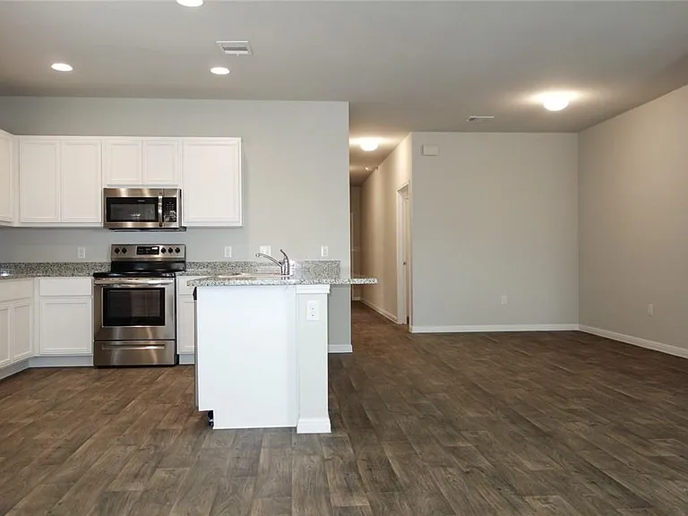632 Independence Ave — Photo 8