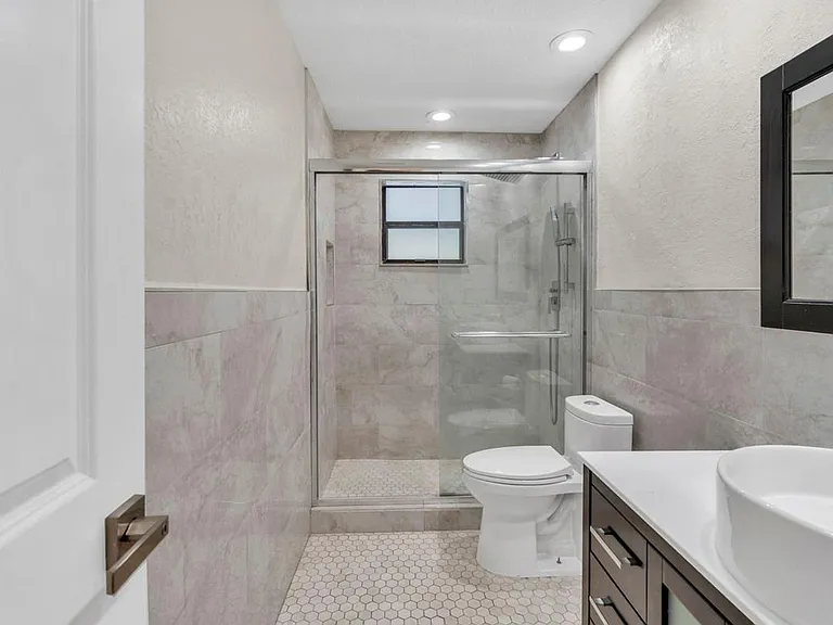 290 NW 65th Ave — Photo 26