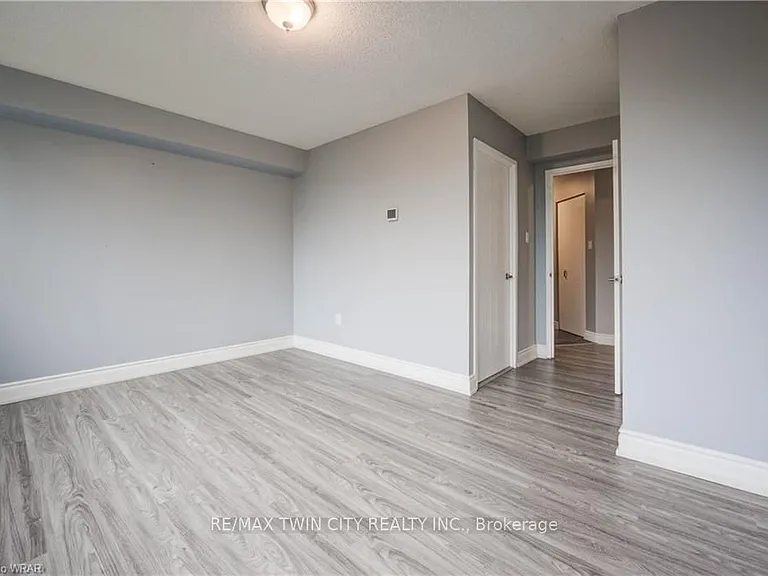3227 King St E #503 — Photo 20