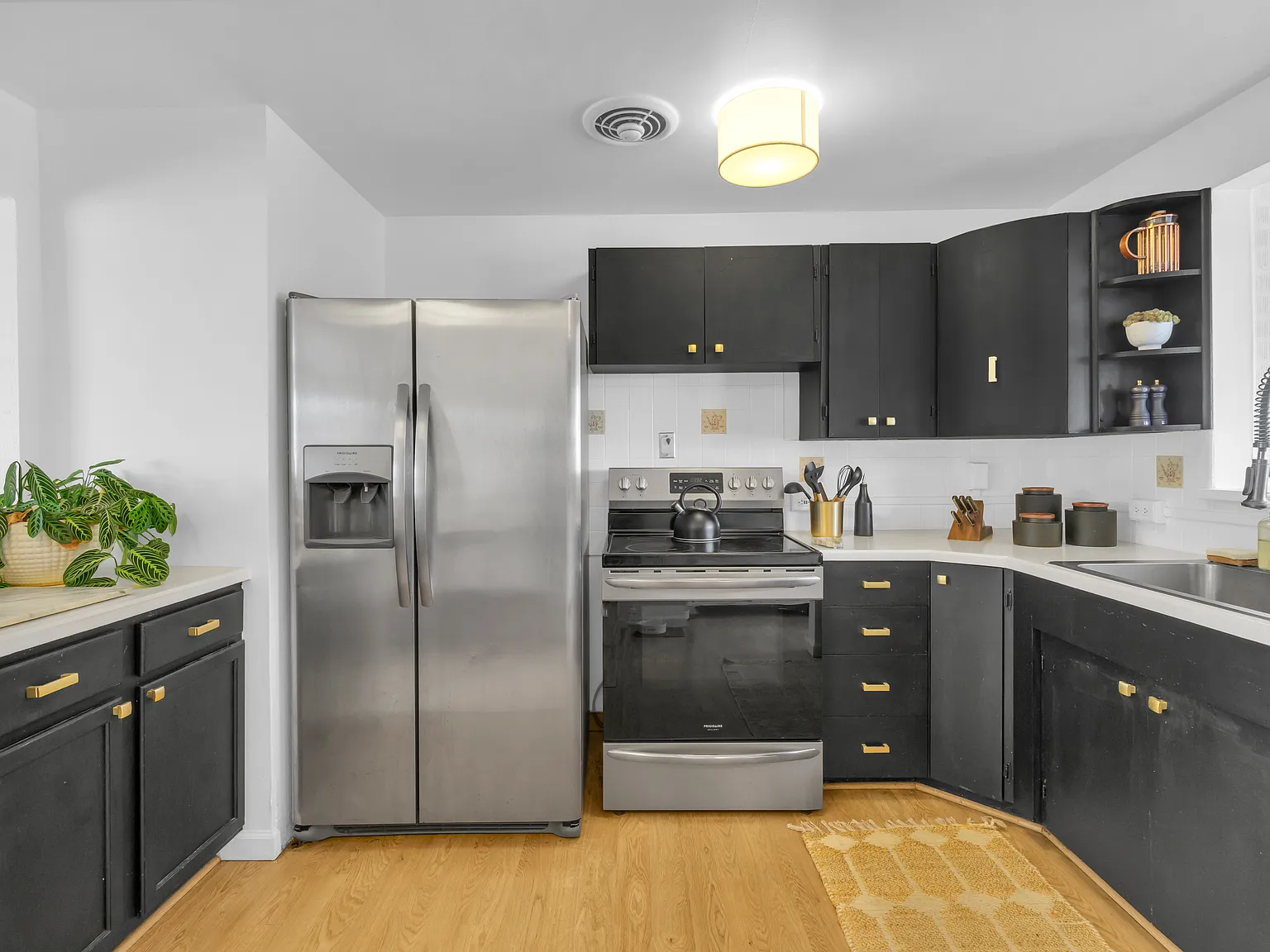 3 bed, 1338 sqft, $3,100 — Photo 3