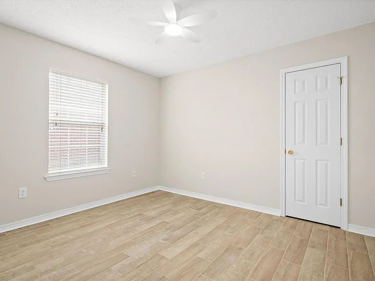 8218 Edgewood Dr — Photo 15