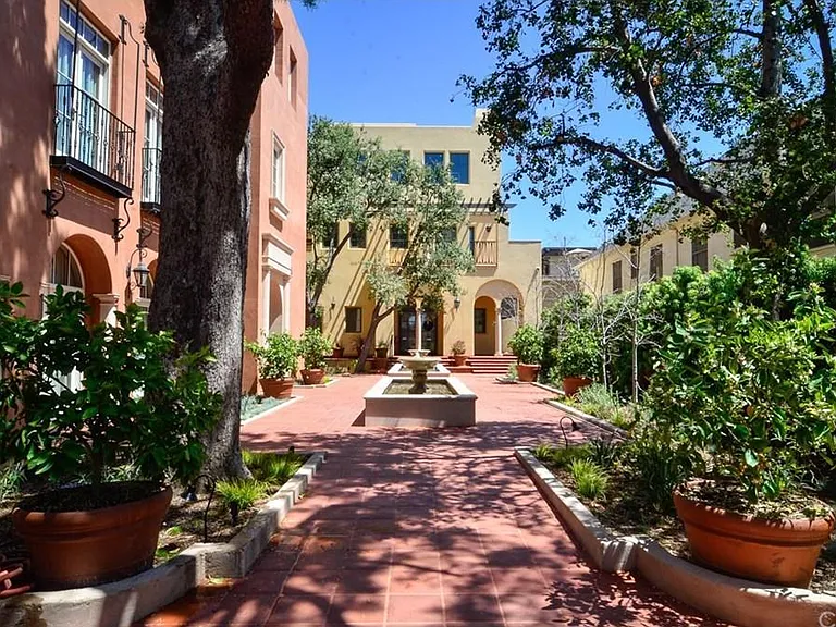 Los Patios De Cordova — Photo 10