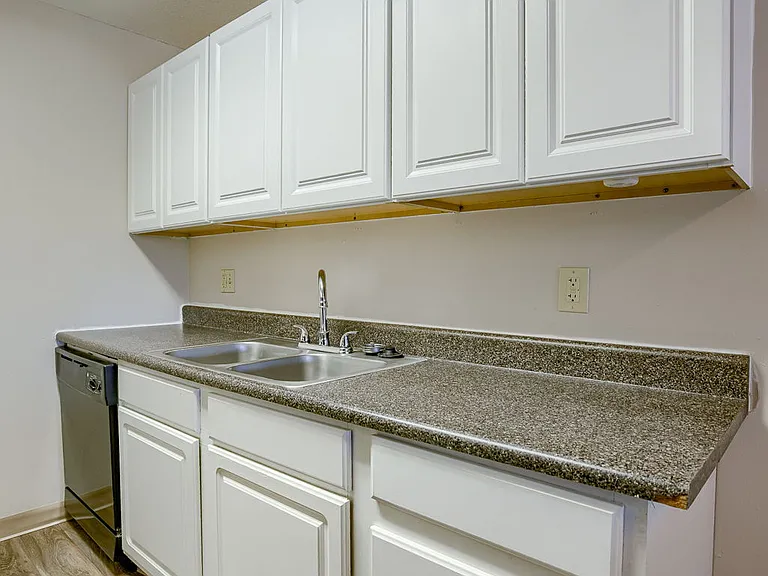 Three Bedroom (Remodel) - 3 Bed / 1.5 Bath - 1,094 Sq.Ft.