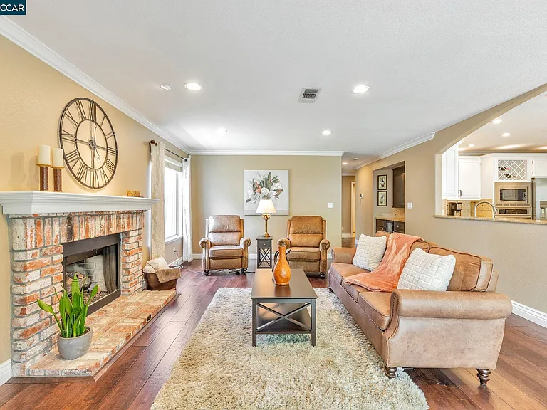 668 Sun Tree Ct — Photo 15