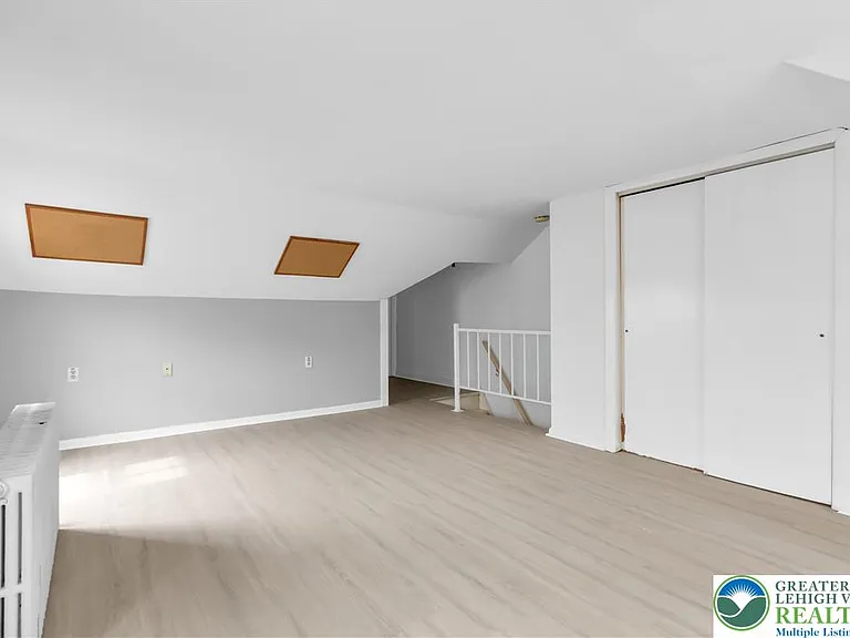 227 E Garrison St — Photo 25
