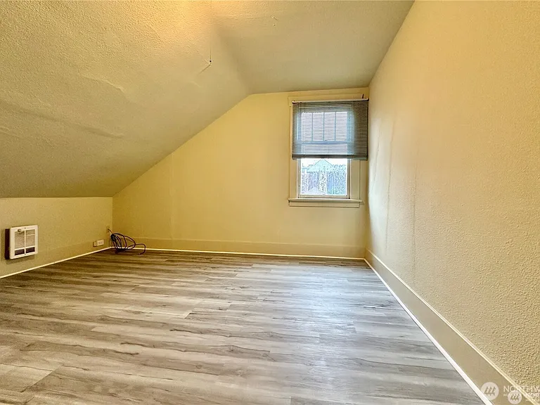114 Wells Ave S — Photo 6