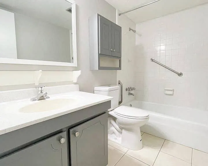 Colony House Apartments — Photo 6