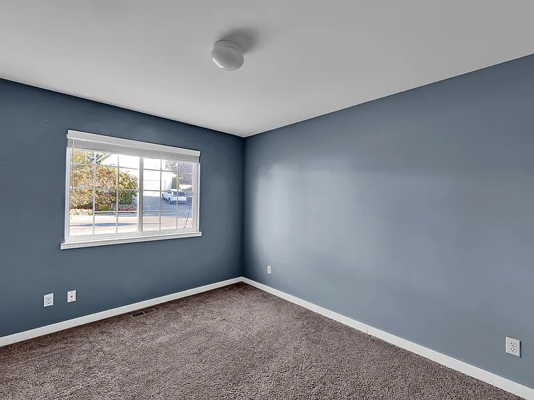 713 SW Puffin St — Photo 10