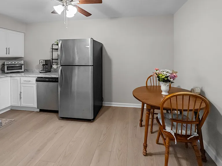 6 Monica Blvd — Photo 12