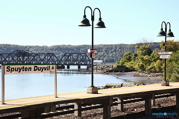 Sold by Moda Realty | media 10