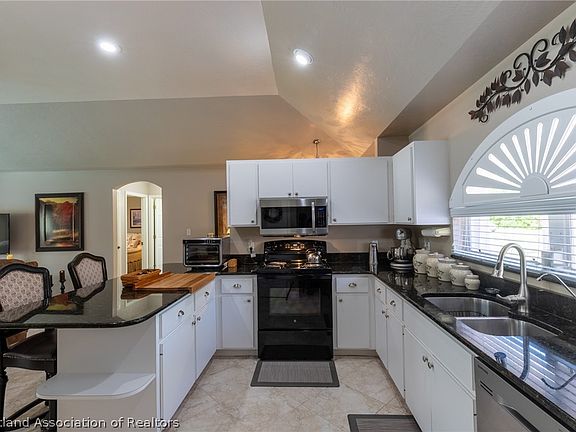 5th image of 3114 Peachtree Dr