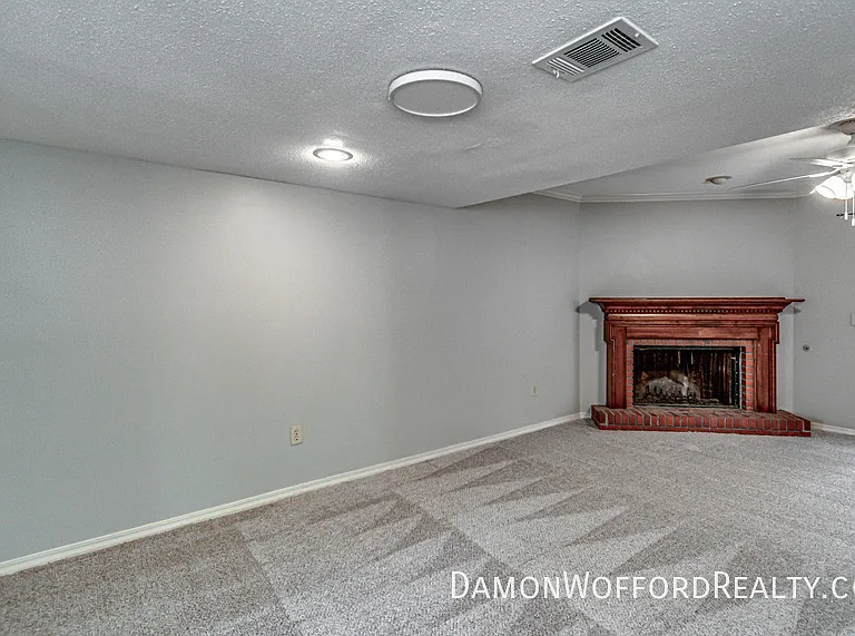 1435 Roxbury Ct — Photo 20