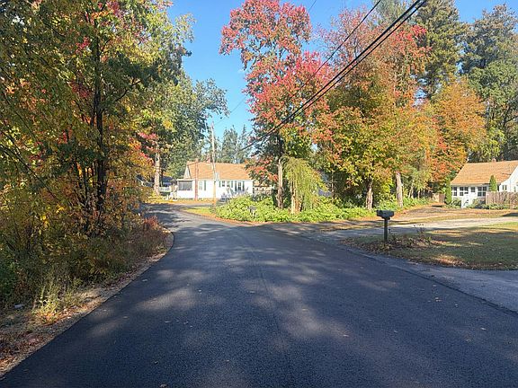 5th image of 12 Eayers Pond Rd
