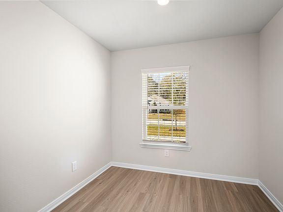 Enjoy sharing meals with the family in the dining room!