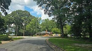 3rd image of 205 Wildwood Cir