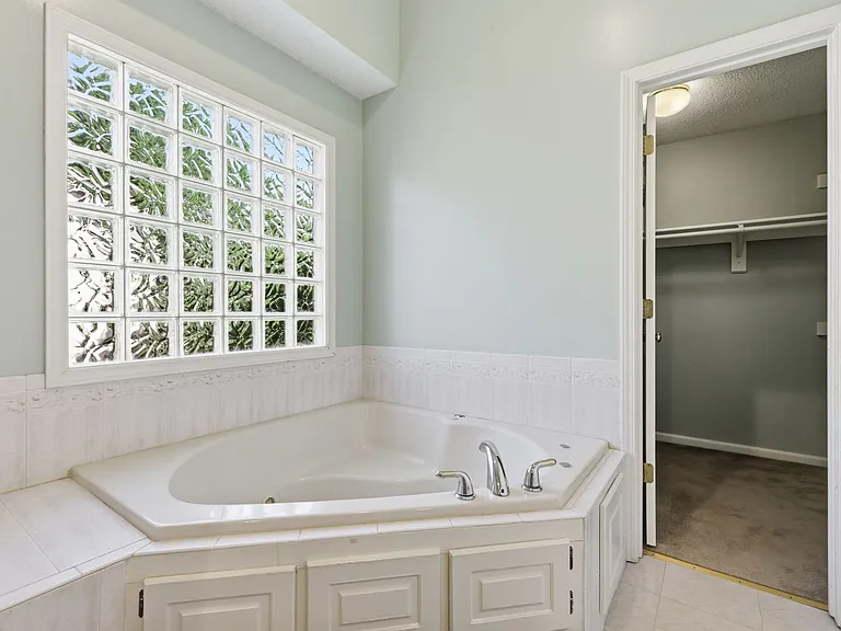 14117 Parkhill Ln — Photo 24