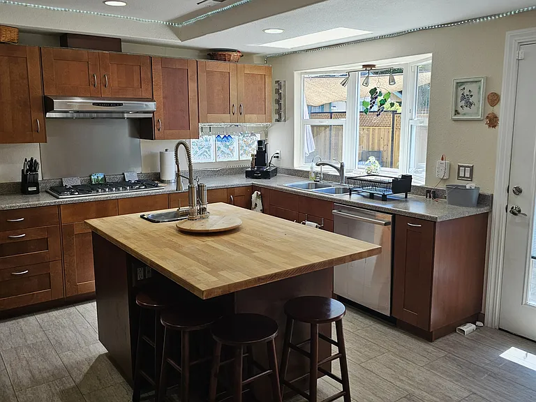28 Meadow Way — Photo 3