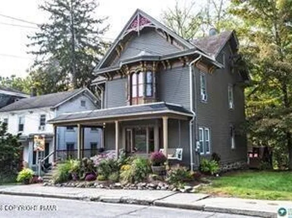 527 Delaware Ave, Mount Bethel, PA 18343