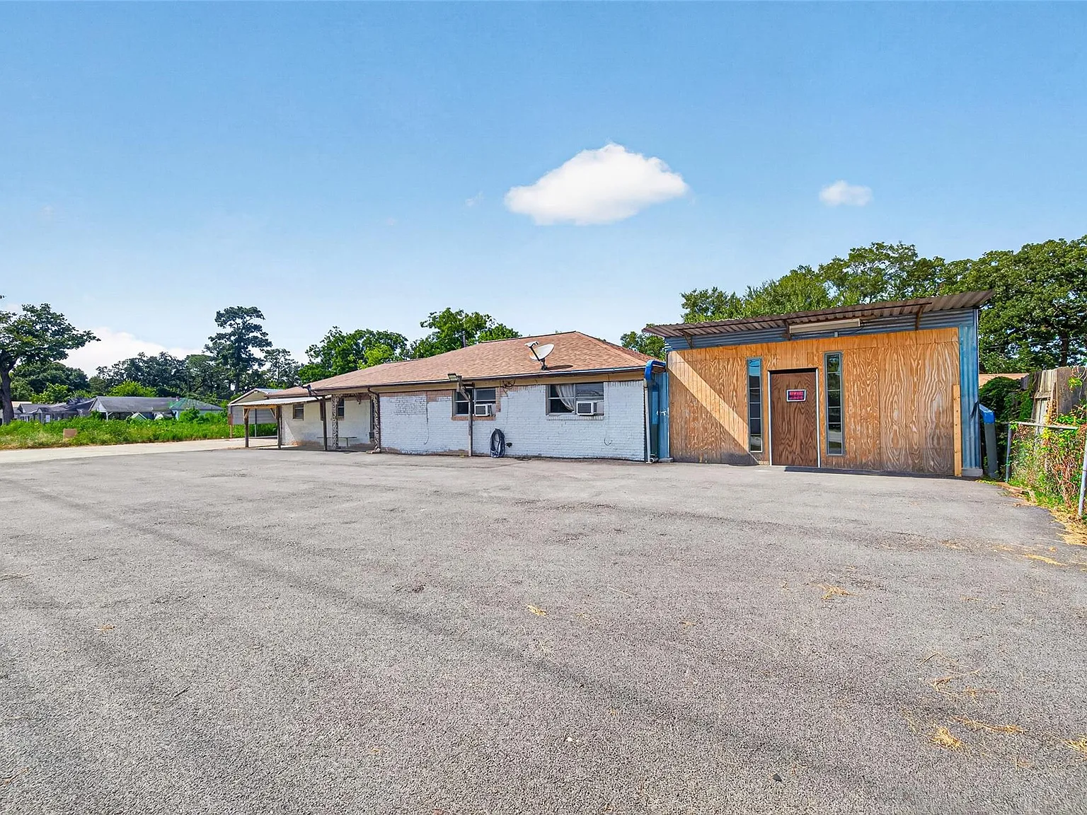 3 bed, 1.0 bath, 5036 sqft, $3,500 — Photo 4