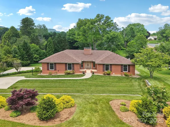 119 Hawthorn Dr, Hendersonville, NC 28791