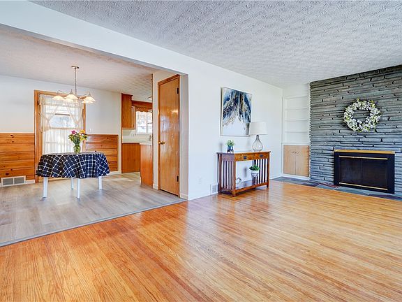 5th image of 9 E Crest Dr