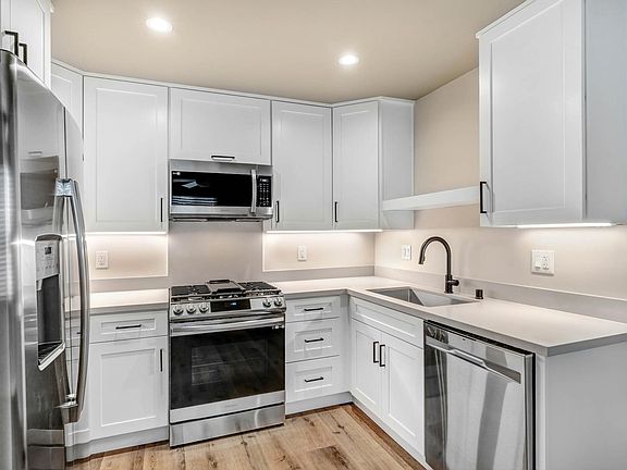 2nd image of 4837 Hayvenhurst Ave APT 7