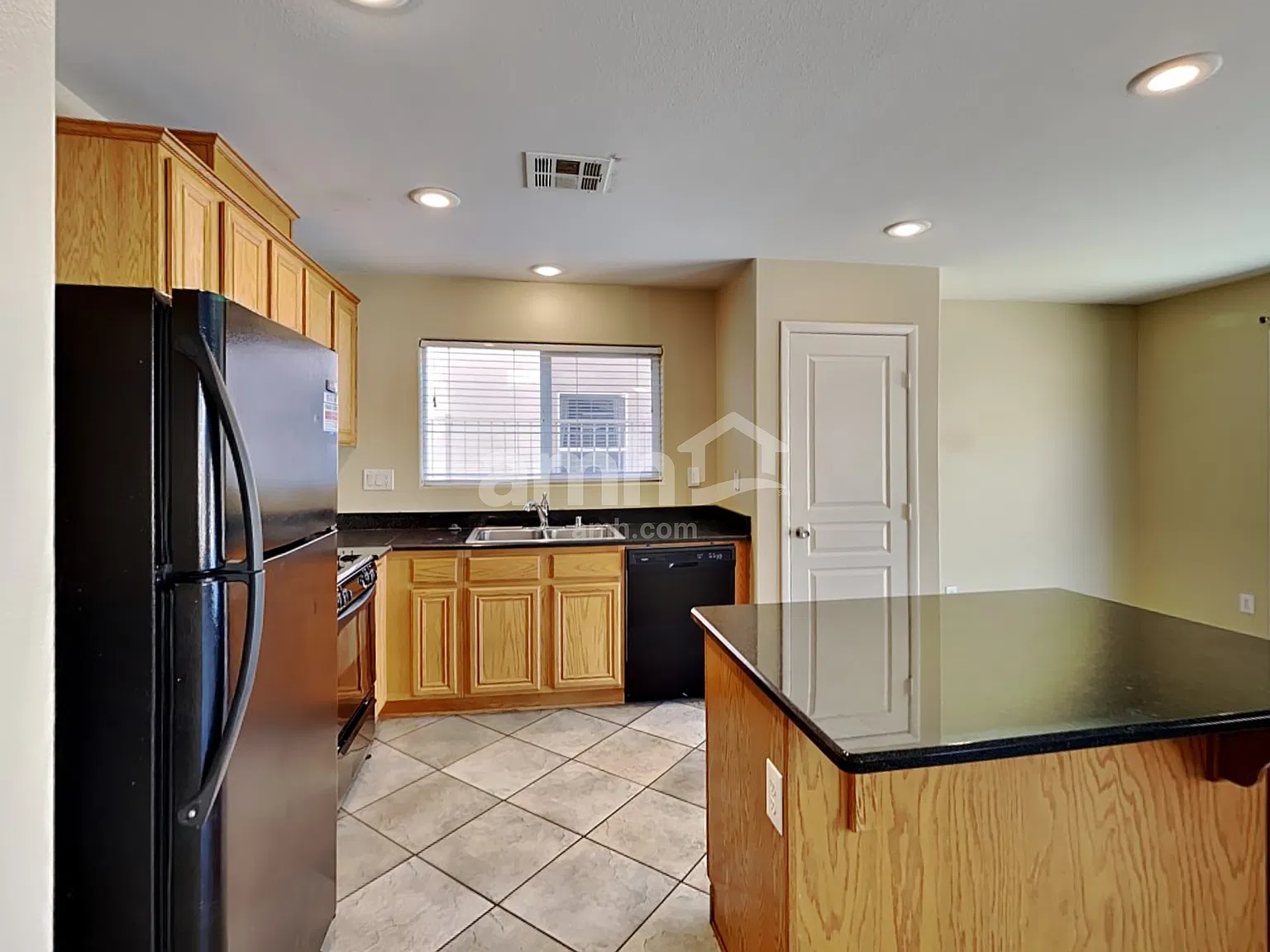 3 bed, 2.5 bath, 1846 sqft, $2,185 — Photo 3