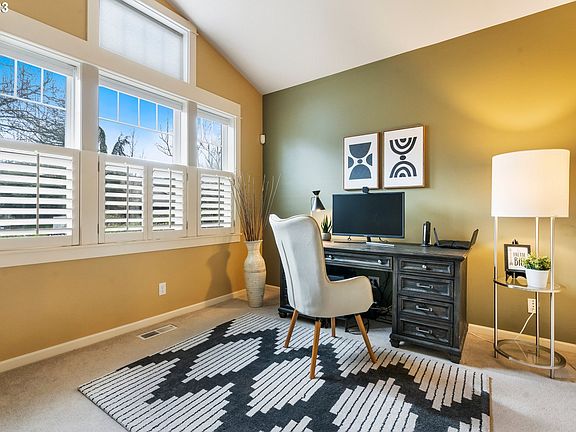 3rd image of 745 Fairwood Cres