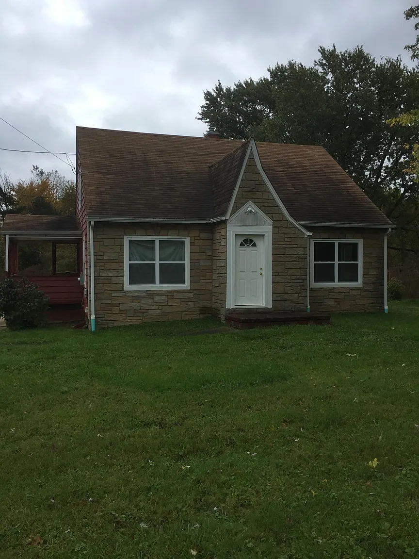 135 N Canfield Niles Rd photo 1