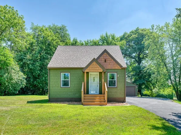 2254 Western Ave N, Roseville, MN 55113