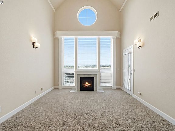 3rd image of 520 SE Columbia River Dr APT 433