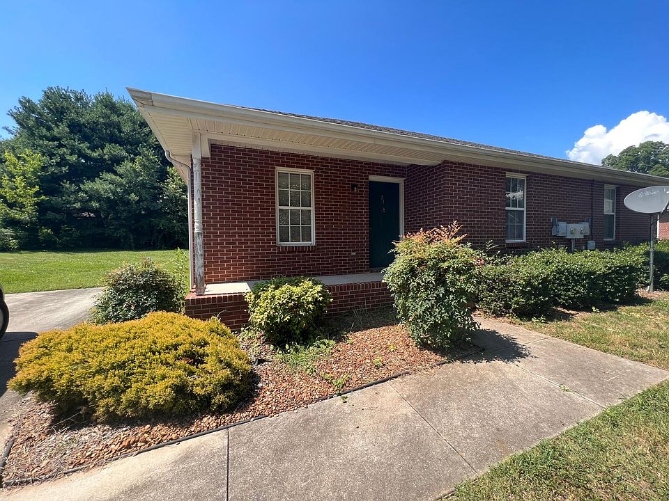 1st image of 210 Briar Cir #210