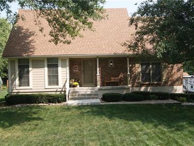 748 S Peculiar Dr, Peculiar, MO, 64078