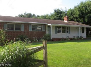 27 Beachview Ave, Earleville, MD 21919
