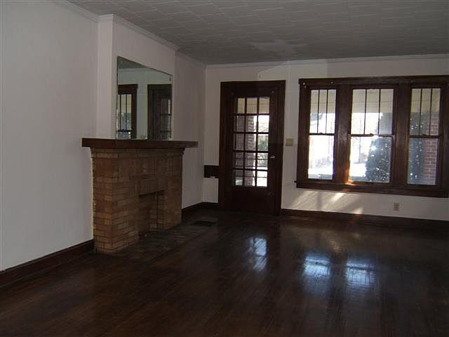 1st image of 2922 Indianola Ave