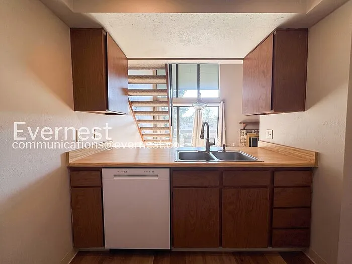 1 bed, 1.0 bath, 982 sqft, $1,425 — Photo 4