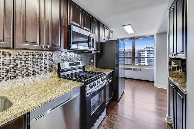 3 bed, 1.5 bath, 1184 sqft, $3,500 — Photo 3