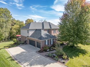 568 Berridge Cir, Lake Orion, MI 48360