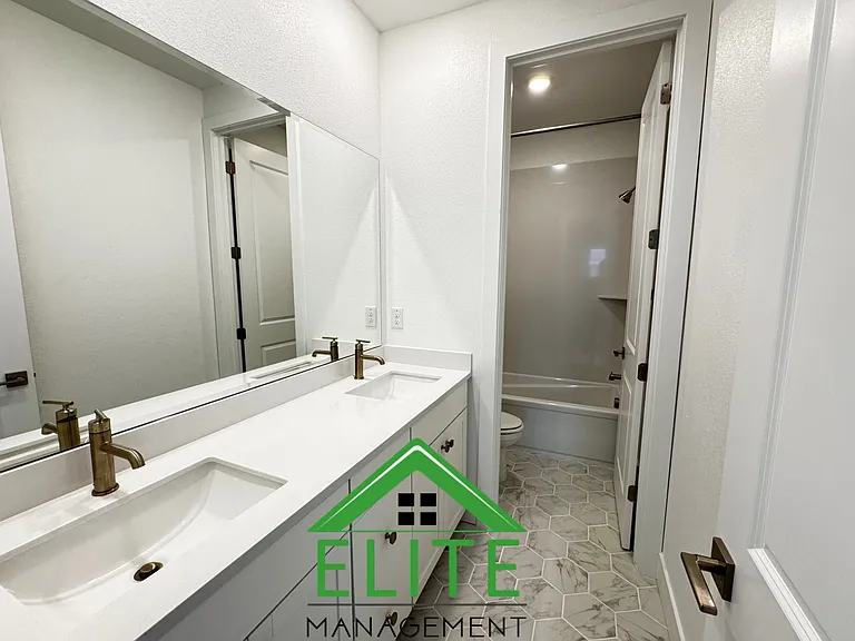 3041 Palo Alto St — Photo 14
